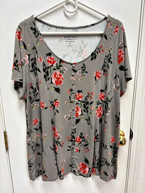 Torrid Super Soft Button-Front Seamed Top Floral Gray